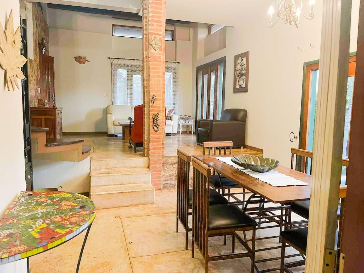 Bela Vista, Excelente Localizacao, Casa Completa *