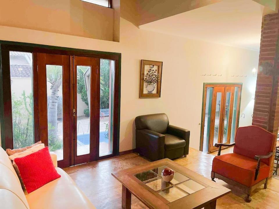 Bela Vista, Excelente Localizacao, Casa Completa Olímpia